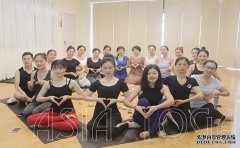 杏鑫注册网站深圳瑜伽教练工资一般是多少？